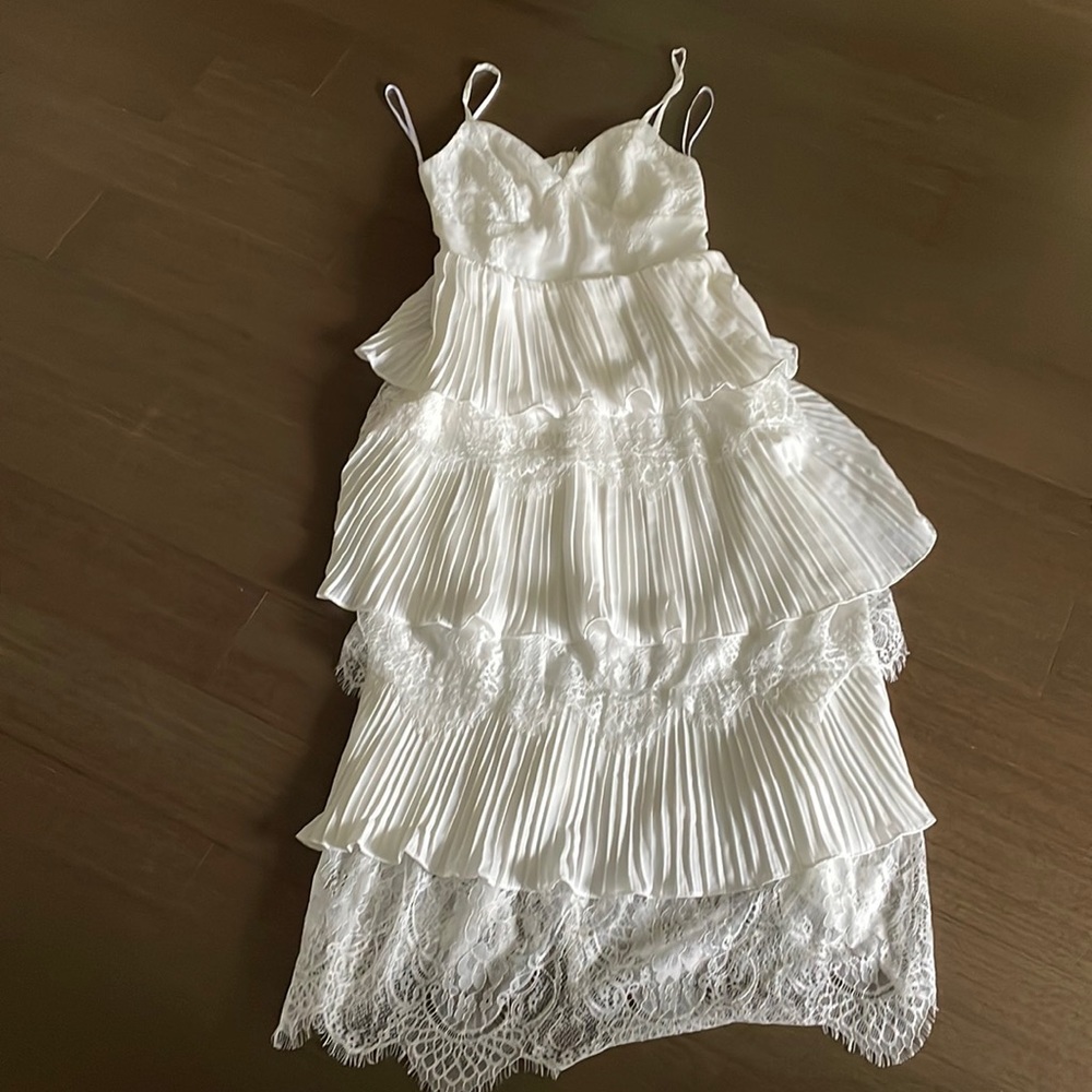 White lulu’s, midi length, layered beautiful dress